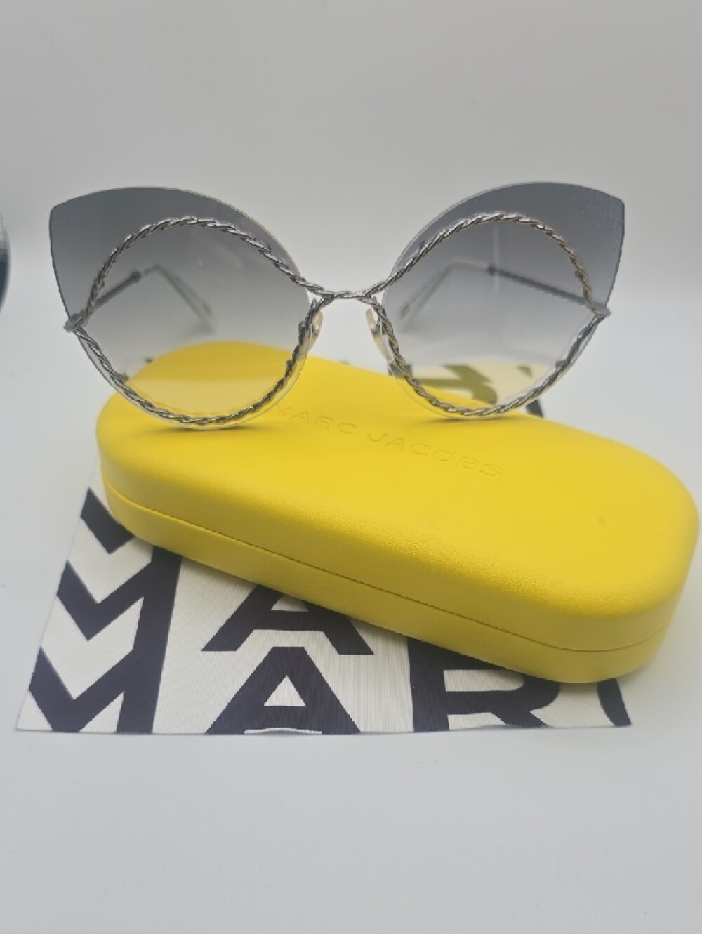 Marc Jacobs Silver Gradient Round Chain Cat-Eye Sunnies (FULL INC)(NWOT)🩶 - Picture 3 of 9